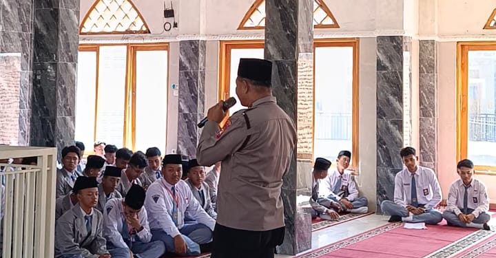 Polres Magetan Ajak Siswa MA IT Baitul Qur’an Al Jahra Stop Kekerasan
