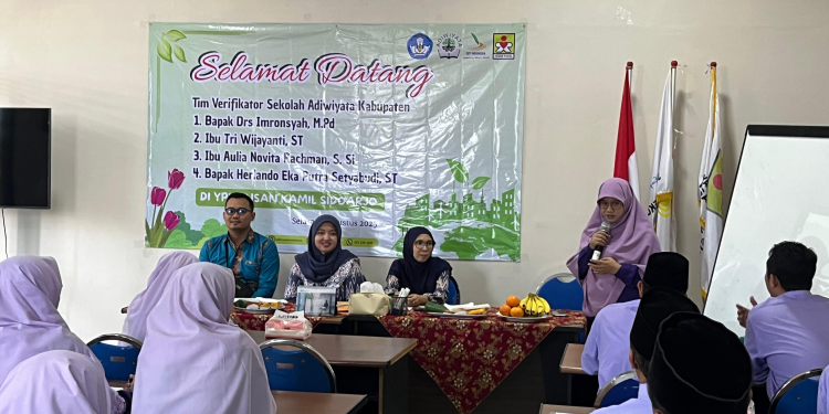 sekolah adiwiyata smpit insan kamil